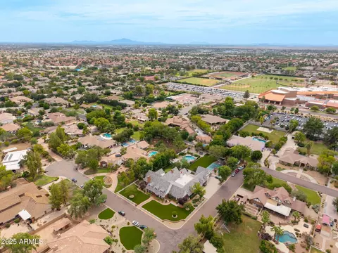 View/Area - 1001 E Caroline Ln, Tempe, AZ 85284 photo 9 of 11