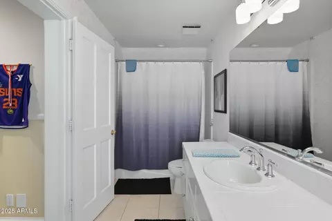 Bath - 1001 E Caroline Ln, Tempe, AZ 85284 photo 10 of 13