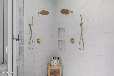 Bath - 1001 E Caroline Ln, Tempe, AZ 85284 photo 5 of 13