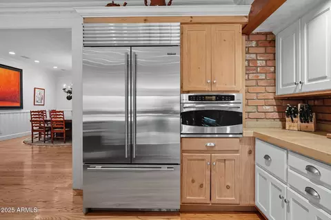 Kitchen - 1001 E Caroline Ln, Tempe, AZ 85284 photo 7 of 10