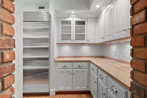 Kitchen - 1001 E Caroline Ln, Tempe, AZ 85284 photo 8 of 10