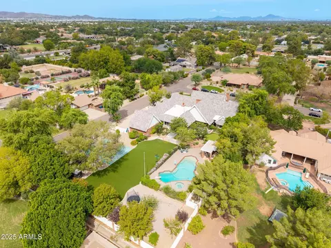 View/Area - 1001 E Caroline Ln, Tempe, AZ 85284 photo 6 of 11