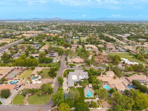 View/Area - 1001 E Caroline Ln, Tempe, AZ 85284 photo 11 of 11