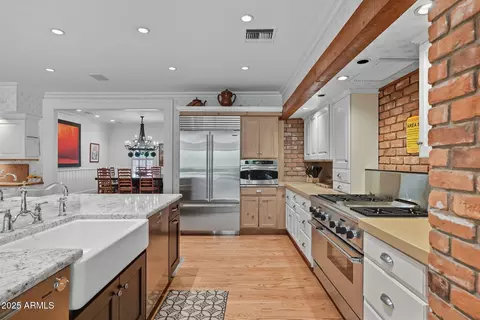 Kitchen - 1001 E Caroline Ln, Tempe, AZ 85284 photo 4 of 10