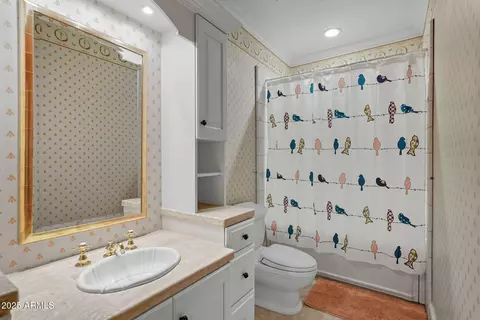 Bath - 1001 E Caroline Ln, Tempe, AZ 85284 photo 7 of 13