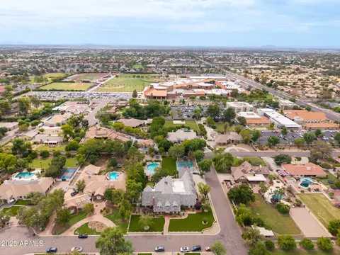 View/Area - 1001 E Caroline Ln, Tempe, AZ 85284 photo 10 of 11