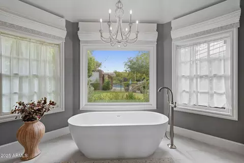 Bath - 1001 E Caroline Ln, Tempe, AZ 85284 photo 2 of 13