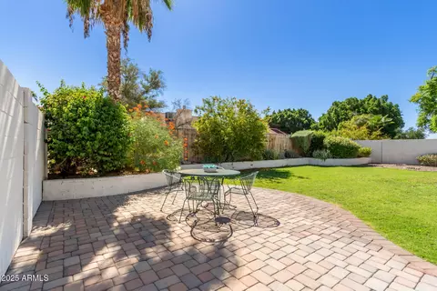 Exterior - 1337 E Wickieup Ln, Phoenix, AZ 85024 photo 7 of 8