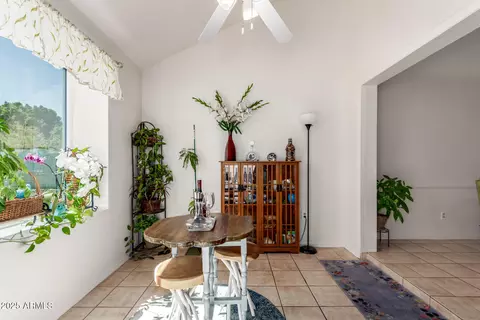 Dining - 1337 E Wickieup Ln, Phoenix, AZ 85024 photo 3 of 3
