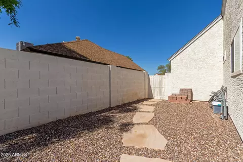 Exterior - 1337 E Wickieup Ln, Phoenix, AZ 85024 photo 8 of 8