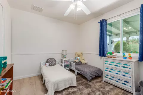 Bedroom - 1337 E Wickieup Ln, Phoenix, AZ 85024 photo 4 of 7