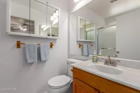 Bath - 1337 E Wickieup Ln, Phoenix, AZ 85024 photo 1 of 4