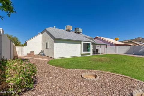Exterior - 1337 E Wickieup Ln, Phoenix, AZ 85024 photo 6 of 8