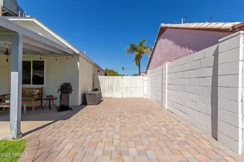 Exterior - 1337 E Wickieup Ln, Phoenix, AZ 85024 photo 4 of 8