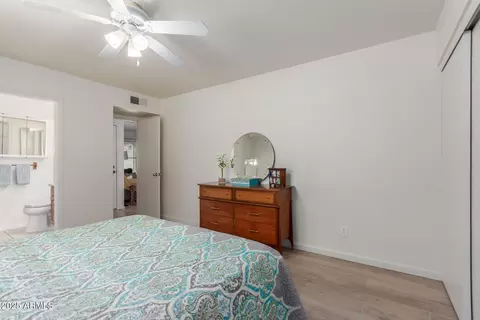 Bedroom - 1337 E Wickieup Ln, Phoenix, AZ 85024 photo 2 of 7