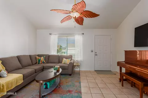 Living - 1337 E Wickieup Ln, Phoenix, AZ 85024 photo 1 of 3