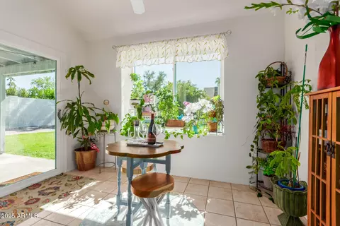 Dining - 1337 E Wickieup Ln, Phoenix, AZ 85024 photo 2 of 3