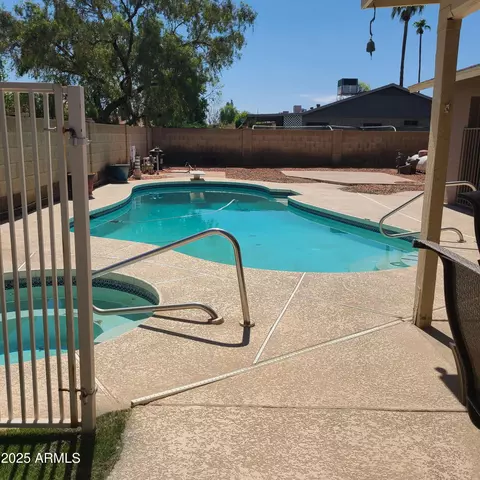 6715 S Mitchell Dr, Tempe, AZ 85283 photo 4