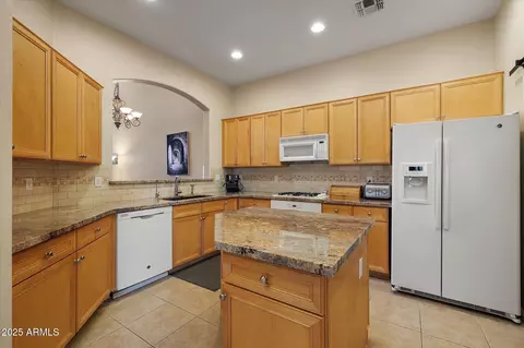 Kitchen - 7445 Eagle Crest Dr #1094, Mesa, AZ 85207 photo 3 of 6
