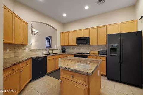Kitchen - 7445 Eagle Crest Dr #1094, Mesa, AZ 85207 photo 4 of 6