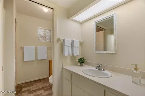 Bath - 5410 E Vernon Ave, Phoenix, AZ 85008 photo 1 of 6
