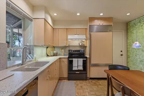 Kitchen - 5410 E Vernon Ave, Phoenix, AZ 85008 photo 3 of 5