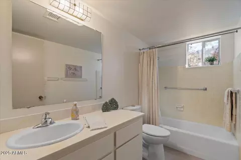 Bath - 5410 E Vernon Ave, Phoenix, AZ 85008 photo 5 of 6