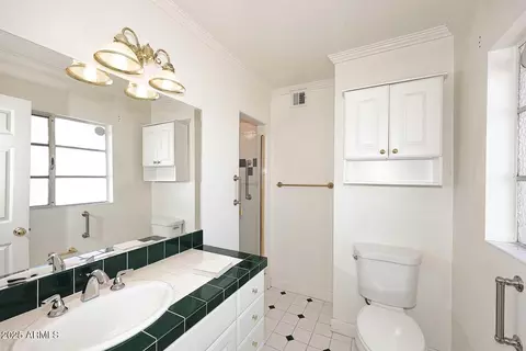Bath - 4211 E Stanford Dr, Phoenix, AZ 85018 photo 2 of 3