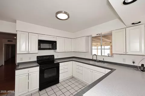 Kitchen - 4211 E Stanford Dr, Phoenix, AZ 85018 photo 2 of 3