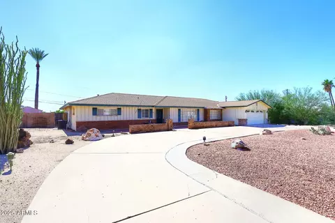 Exterior - 4211 E Stanford Dr, Phoenix, AZ 85018 photo 3 of 11
