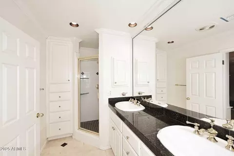 Bath - 4211 E Stanford Dr, Phoenix, AZ 85018 photo 3 of 3