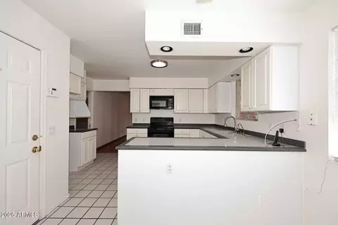Kitchen - 4211 E Stanford Dr, Phoenix, AZ 85018 photo 1 of 3