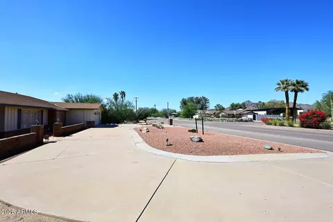 Exterior - 4211 E Stanford Dr, Phoenix, AZ 85018 photo 8 of 11