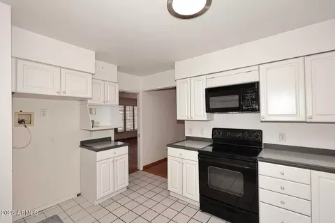 Kitchen - 4211 E Stanford Dr, Phoenix, AZ 85018 photo 3 of 3