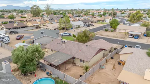 View/Area - 4207 N 79th Ln, Phoenix, AZ 85033 photo 9 of 12