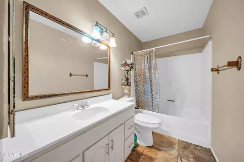 Bath - 4207 N 79th Ln, Phoenix, AZ 85033 photo 1 of 1