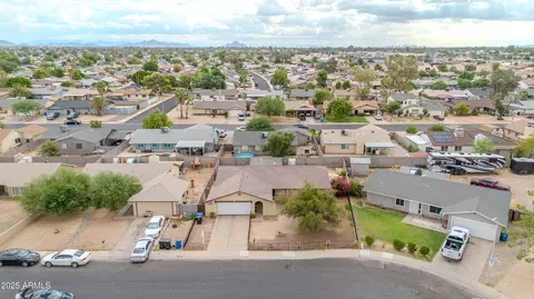 View/Area - 4207 N 79th Ln, Phoenix, AZ 85033 photo 3 of 12