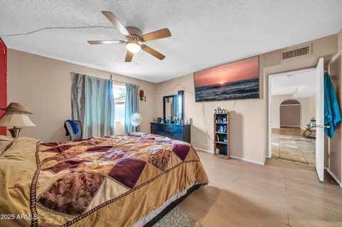 Bedroom - 4207 N 79th Ln, Phoenix, AZ 85033 photo 2 of 3