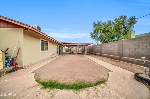 Exterior - 4207 N 79th Ln, Phoenix, AZ 85033 photo 4 of 5
