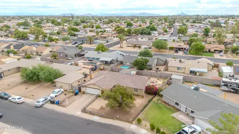 View/Area - 4207 N 79th Ln, Phoenix, AZ 85033 photo 4 of 12