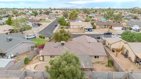 View/Area - 4207 N 79th Ln, Phoenix, AZ 85033 photo 10 of 12