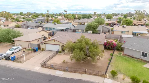 View/Area - 4207 N 79th Ln, Phoenix, AZ 85033 photo 2 of 12