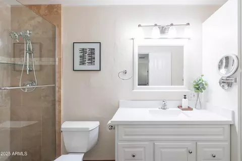 Bath - 4245 Earll Dr, Phoenix, AZ 85018 photo 4 of 7