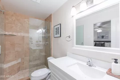 Bath - 4245 Earll Dr, Phoenix, AZ 85018 photo 5 of 7