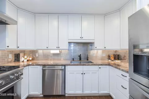 Kitchen - 4245 Earll Dr, Phoenix, AZ 85018 photo 4 of 6