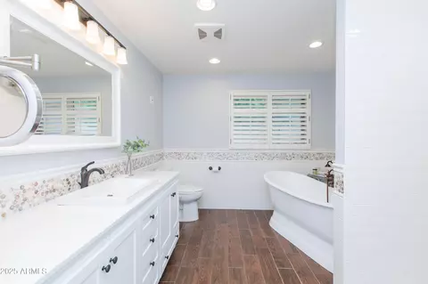 Bath - 4245 Earll Dr, Phoenix, AZ 85018 photo 1 of 7
