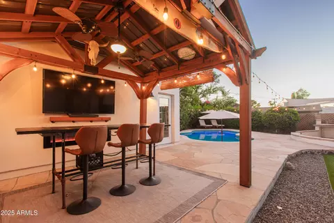 Exterior - 4245 Earll Dr, Phoenix, AZ 85018 photo 6 of 10