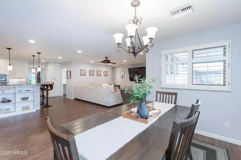 Dining - 4245 Earll Dr, Phoenix, AZ 85018 photo 2 of 2