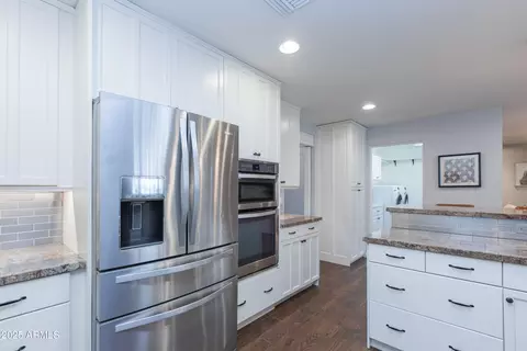 Kitchen - 4245 Earll Dr, Phoenix, AZ 85018 photo 3 of 6