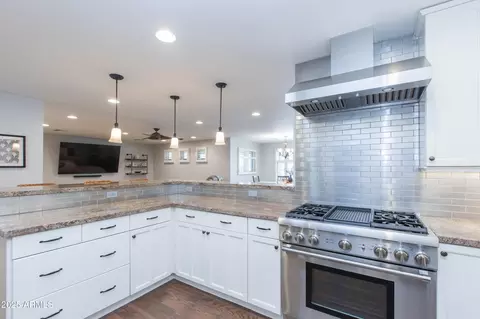 Kitchen - 4245 Earll Dr, Phoenix, AZ 85018 photo 5 of 6